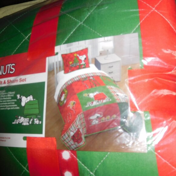 NEW NWT PEANUTS SNOoPY QUILT AND SHAM SET CHRISTMAS THEMED TWIN SIZE woodstock - Picture 9 of 10